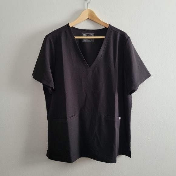 Figs Casma™ Three-Pocket Scrub Top - Picture 1 of 6